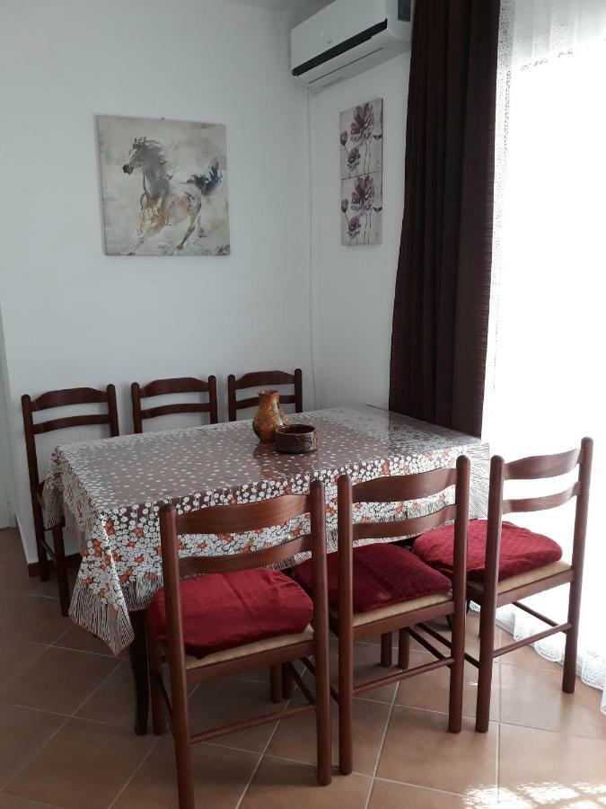 Apartments Jovanic With 2 Bedrooms Сутоморе Екстер'єр фото
