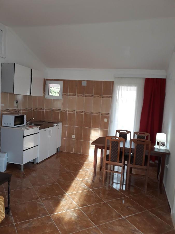 Apartments Jovanic With 2 Bedrooms Сутоморе Екстер'єр фото