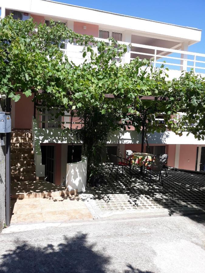 Apartments Jovanic With 2 Bedrooms Сутоморе Екстер'єр фото
