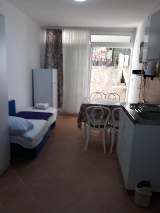 Apartments Jovanic With 2 Bedrooms Сутоморе Екстер'єр фото