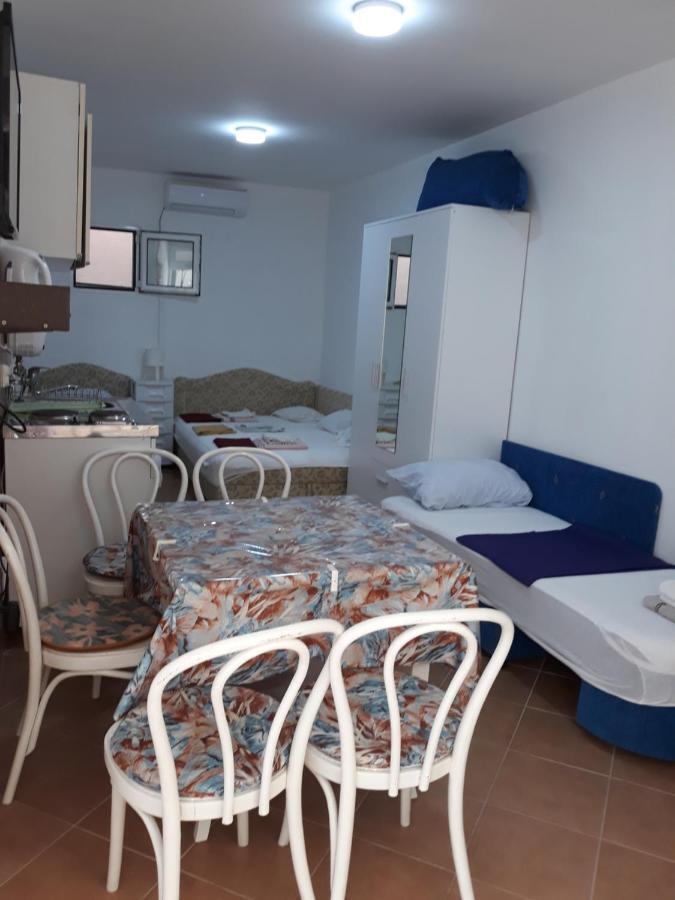 Apartments Jovanic With 2 Bedrooms Сутоморе Екстер'єр фото